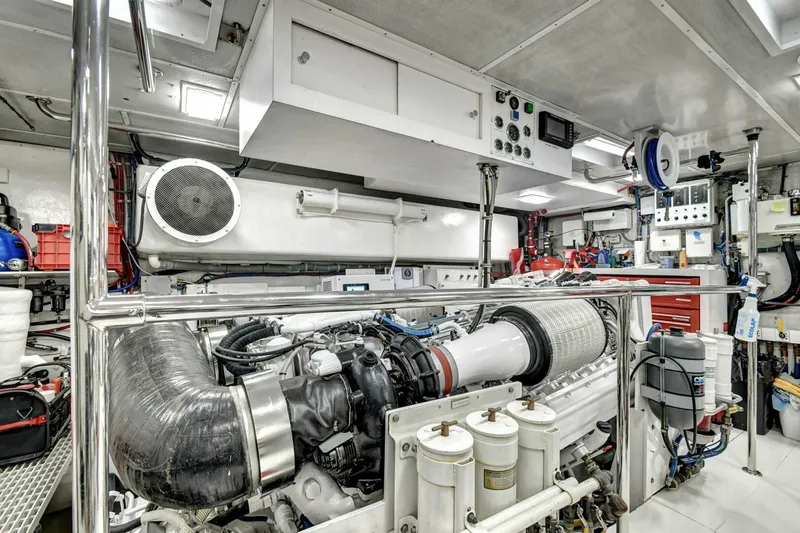 Slide: The Image of 052 Engine Room 02 - 5019845