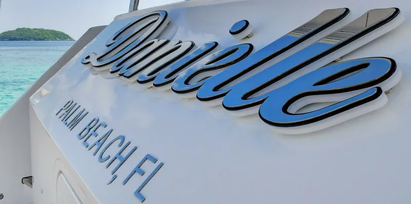 Slide: The Image of 055 Danielle 100' Hatteras 2005 NAME - 5019848