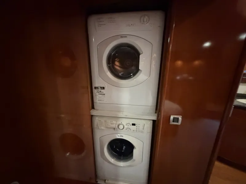 Slide: The Image of Carver Yachts 56 VOYAGER 2006 - 7585225