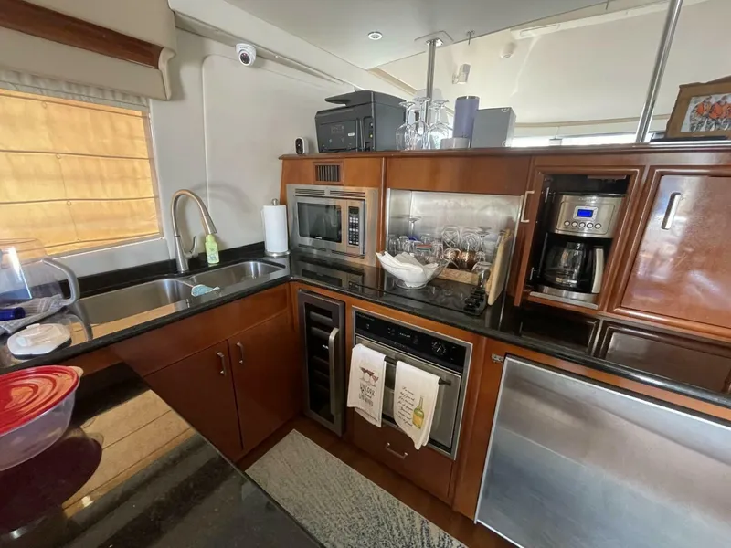 Slide: The Image of Carver Yachts 56 VOYAGER 2006 - 5020645