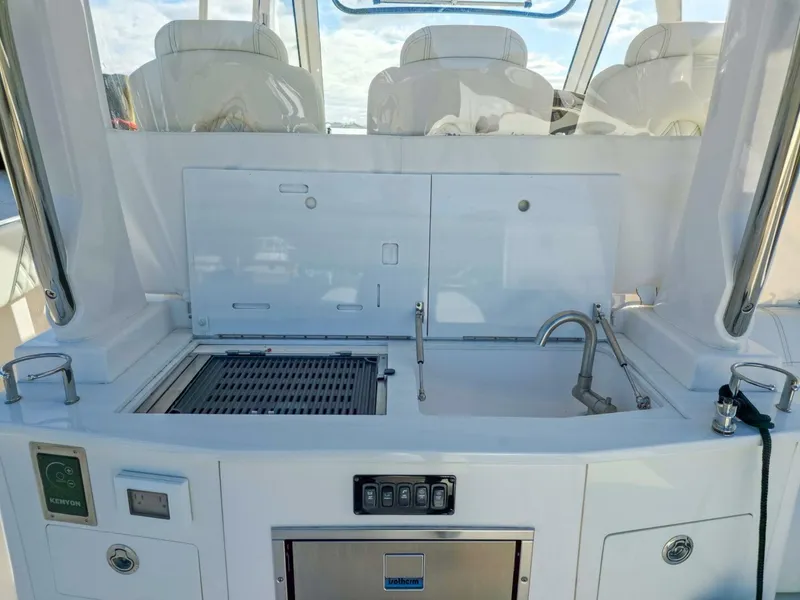 Slide: The Image of Regal 33 SAV 2025 - 5577621