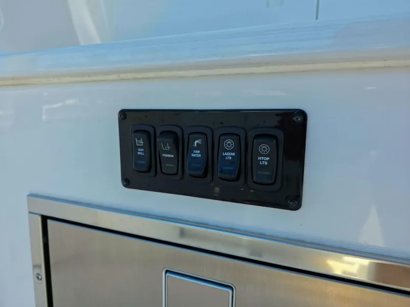 Slide: The Image of Regal 33 SAV 2025 - 5577624