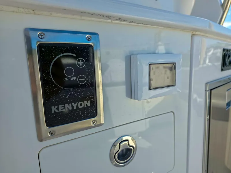 Slide: The Image of Regal 33 SAV 2025 - 5577625