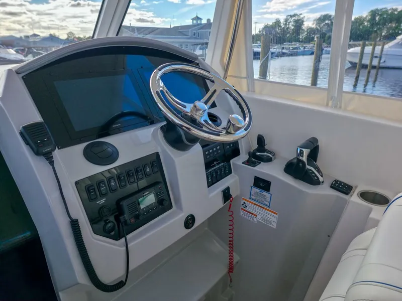 Slide: The Image of Regal 33 SAV 2025 - 5577640