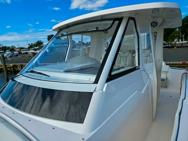 Slide: The Image of Regal 33 SAV 2025 - 5577657