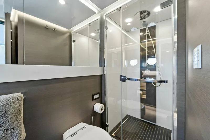 Slide: The Image of Azimut S8 2022 - 5027145