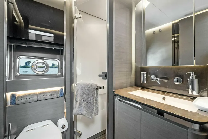 Slide: The Image of Azimut S8 2022 - 5027148