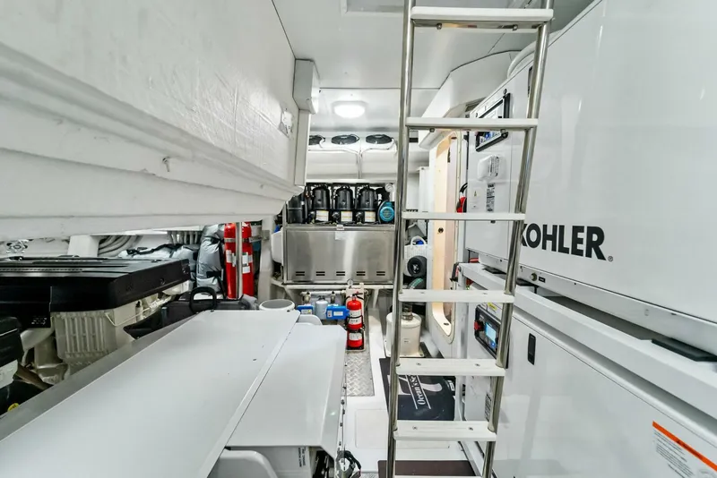 Slide: The Image of Azimut S8 2022 - 5027190