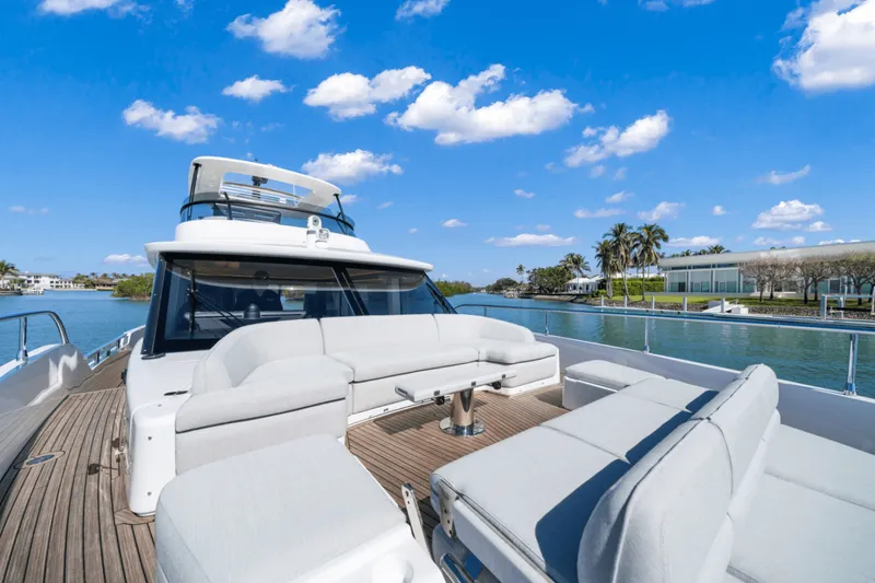 Slide: The Image of Azimut Magellano 60 2025 - 5121263