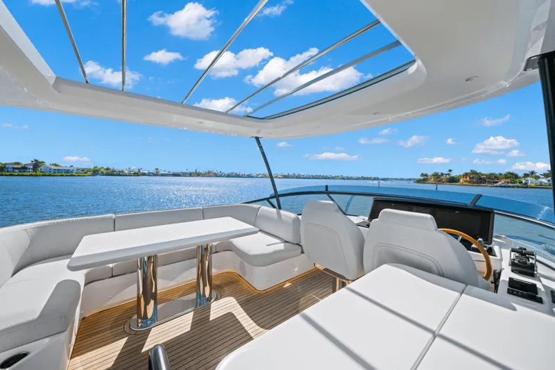 Slide: The Image of Azimut Magellano 60 2025 - 5121295