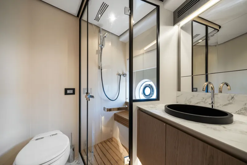 Slide: The Image of Azimut Magellano 60 2025 - 5121306