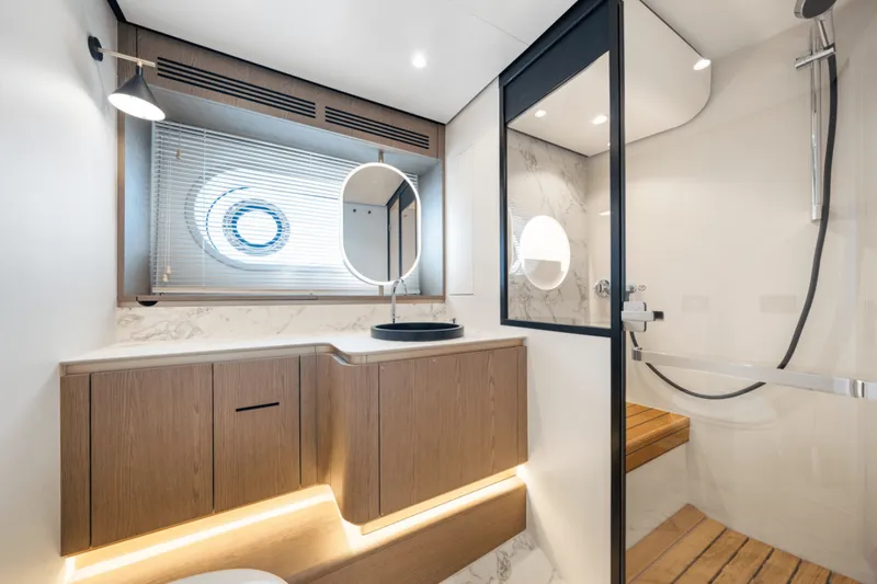 Slide: The Image of Azimut Magellano 60 2025 - 5121310