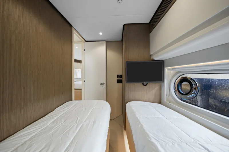 Slide: The Image of Azimut Magellano 60 2025 - 5121312