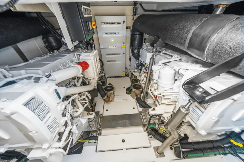 Slide: The Image of Azimut Magellano 60 2025 - 5121316