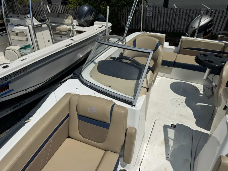 Slide: The Image of Hurricane SunDeck 191 OB 2019 - 5527945