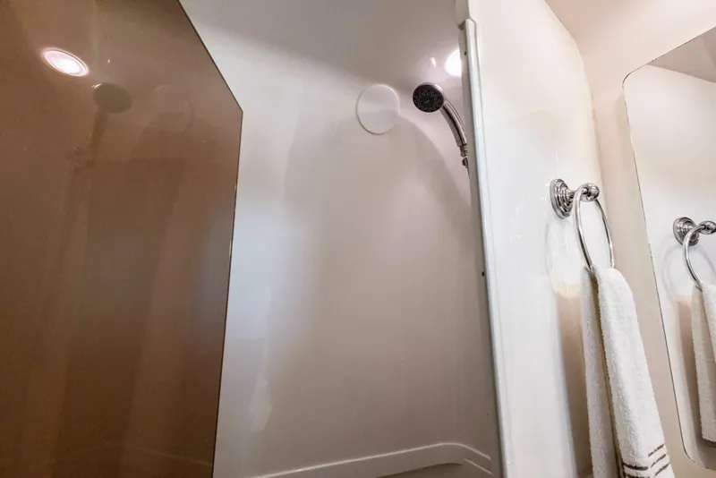 Slide: The Image of 2015 Intrepid 475 Panacea-Shower - 5026208