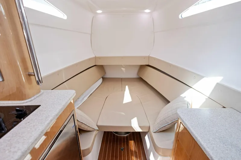 Slide: The Image of 2015 Intrepid 475 Panacea -Modified Vee - 5026212