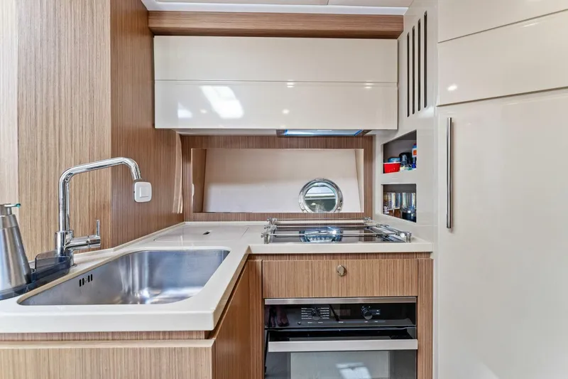 Slide: The Image of Azimut Atlantis 2016 - 5057817