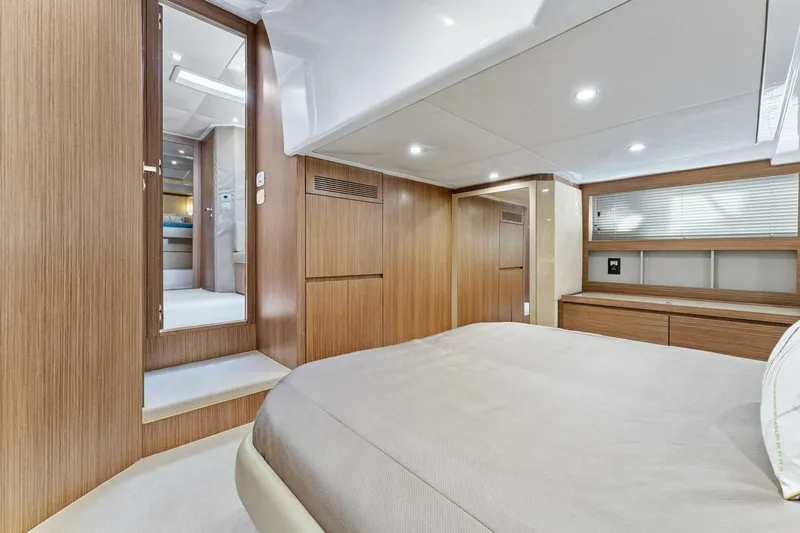 Slide: The Image of Azimut Atlantis 2016 - 5057821