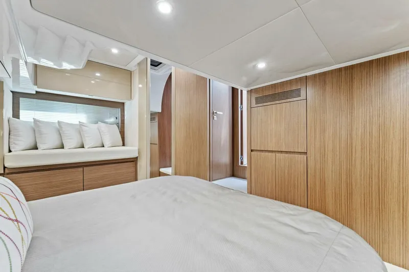 Slide: The Image of Azimut Atlantis 2016 - 5057823