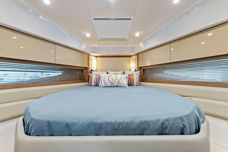 Slide: The Image of Azimut Atlantis 2016 - 5057824