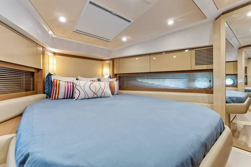 Slide: The Image of Azimut Atlantis 2016 - 5057825