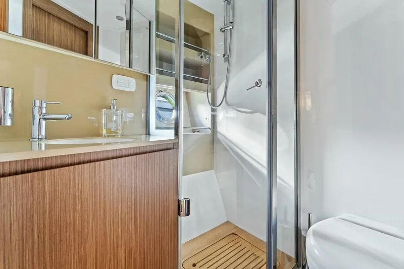 Slide: The Image of Azimut Atlantis 2016 - 5057875