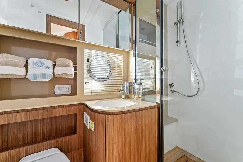 Slide: The Image of Azimut Atlantis 2016 - 5057876