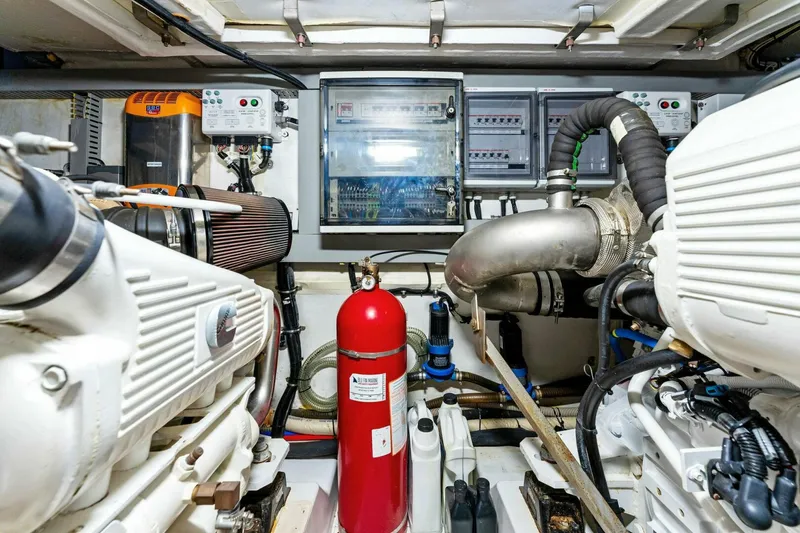 Slide: The Image of Azimut Atlantis 2016 - 5057877