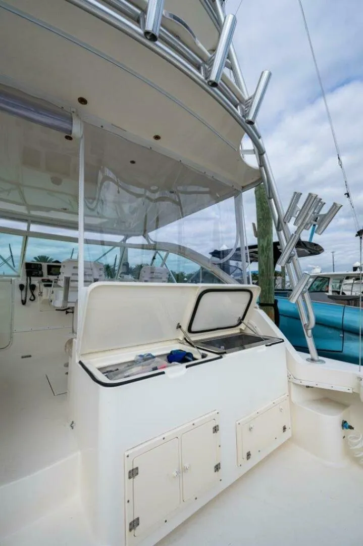 Slide: The Image of Albemarle 36 Sore Subject Deck Equipment 2007 Albemarle 36 Express Sore Subject - 5028154