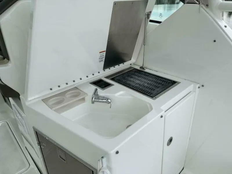 Slide: The Image of Pursuit 2019 325 Dual Console Cockpit Wet bar/Tackel Center - 5029371