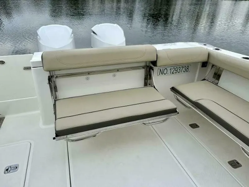 Slide: The Image of Pursuit 2019 325 Dual Console Cockpit Seating - 5029372