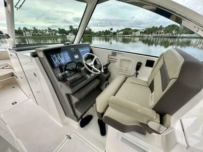 Slide: The Image of Pursuit 2019 325 Dual Console - Helm Helm - 5029357