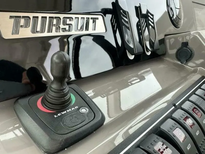 Slide: The Image of Pursuit 2019 325 Dual Console Helm Electronics - 5029358