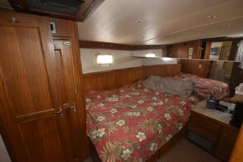 Slide: The Image of Hatteras 52 1987 - 5030131