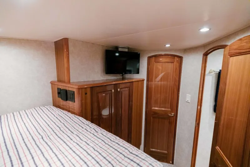 Slide: The Image of 2006 Viking 74 Convertible - KICKBACK - 5031380