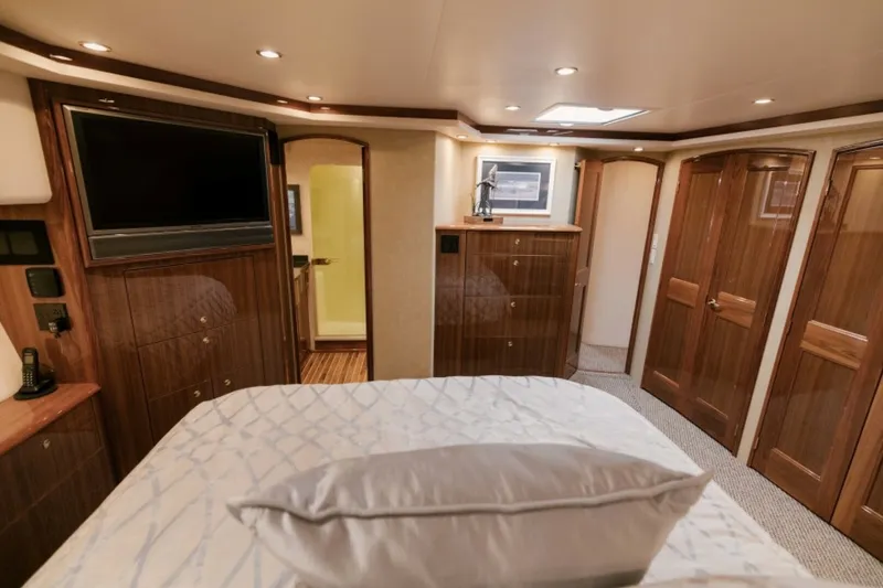 Slide: The Image of 2006 Viking 74 Convertible - KICKBACK - 5031393