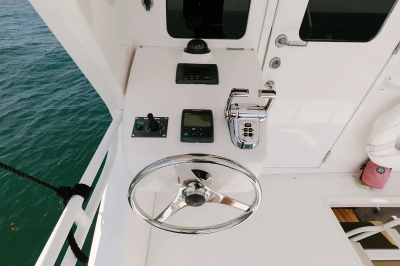 Slide: The Image of 2006 Viking 74 Convertible - KICKBACK - 5031419