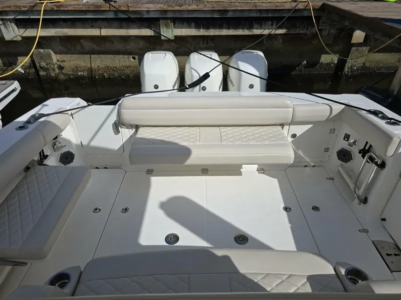 Slide: The Image of Boston Whaler 380 Outrage 2019 - 5032990