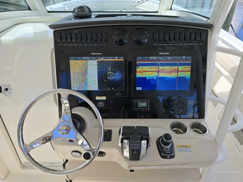 Slide: The Image of Boston Whaler 380 Outrage 2019 - 5032983