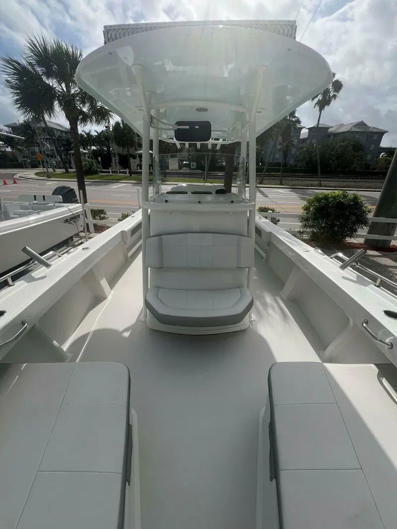 Slide: The Image of Parker 25 - Center Console 2022 25 Parker - 5180898