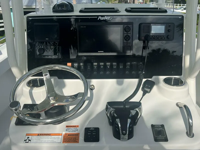 Slide: The Image of Parker 25 - Center Console 2022 25 Parker - 5180885