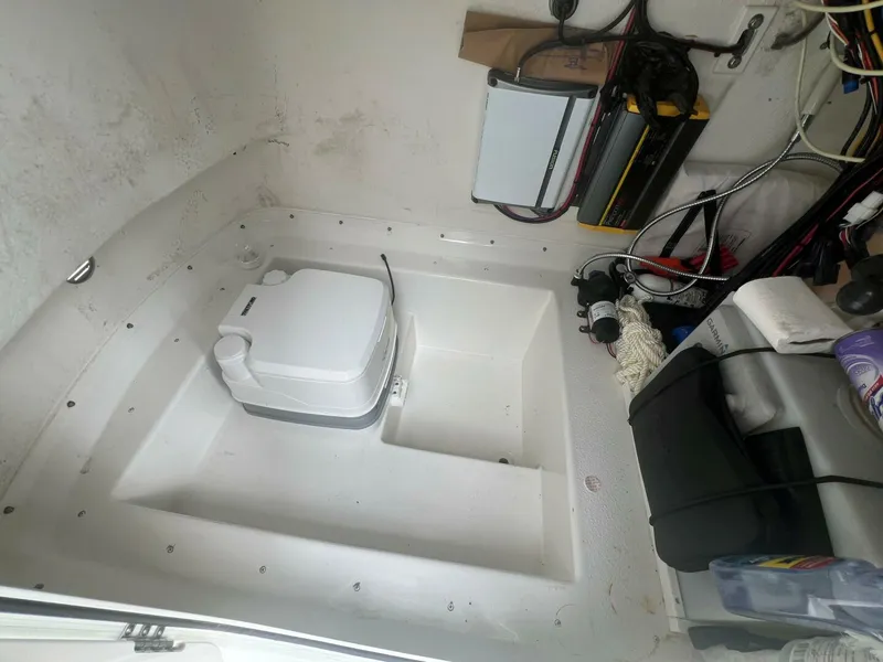 Slide: The Image of Parker 25 - Center Console 2022 25 Parker - 5180903