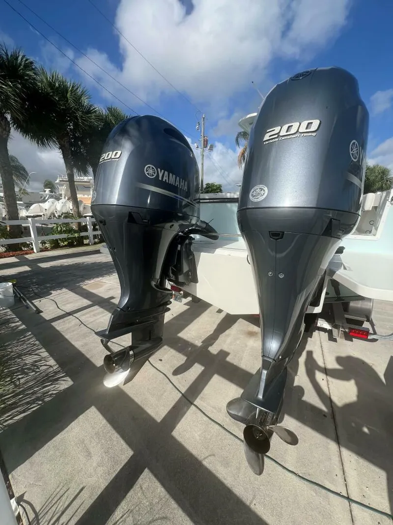 Slide: The Image of Parker 25 - Center Console 2022 25 Parker - 5180883