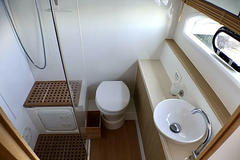 Slide: The Image of 2018 Aquila 44 Catamaran- VIP (Port) Head - 5680069