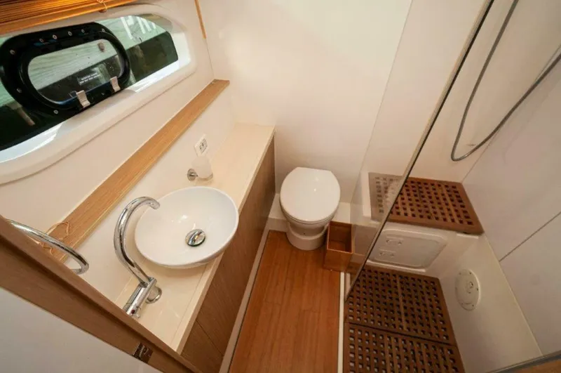 Slide: The Image of 2018 Aquila 44 Catamaran- VIP (STBD) Head - 5034764