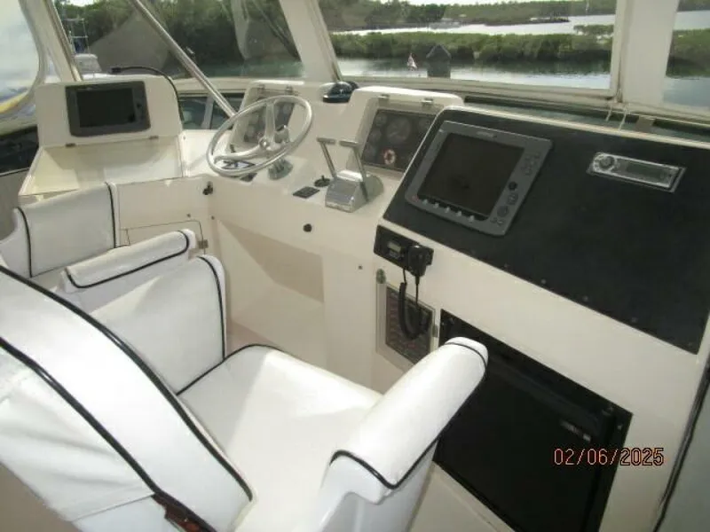 Slide: The Image of 43' Mikelson flybridge helm - 5036912