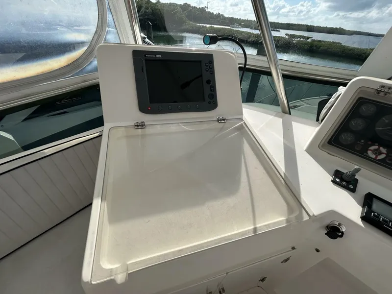 Slide: The Image of 43' Mikelson flybirdge helm port - 5036910