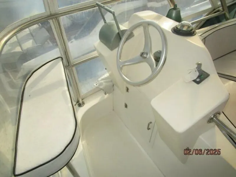 Slide: The Image of 43' Mikelson flybridge aft station - 5036906