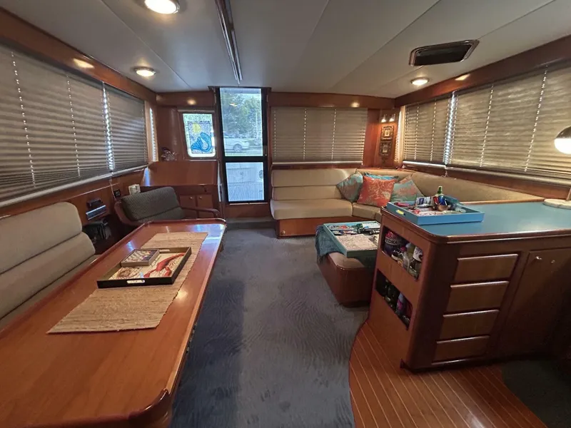 Slide: The Image of 43' Mikelson salon aft - 5036937